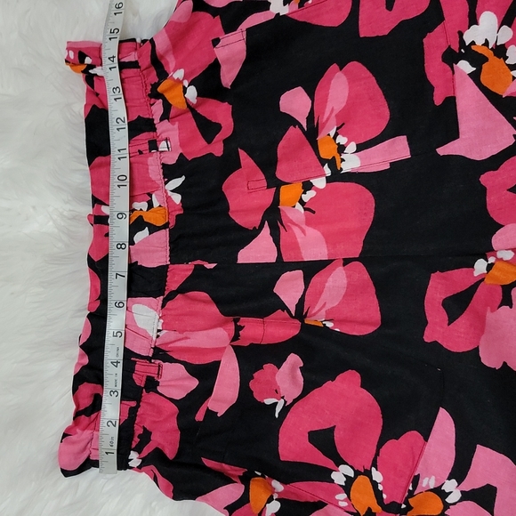 📌FINAL SALE |Who What Wear | Pink And Black Linen Floral Print Shorts - Picture 10 of 11